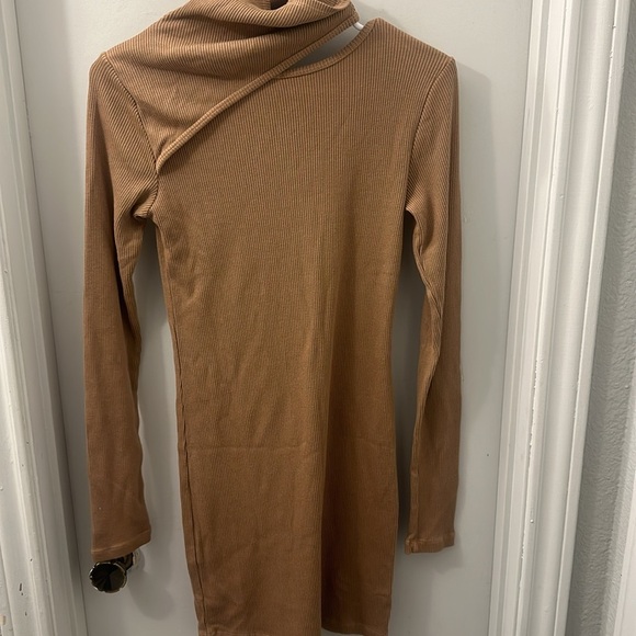 NWT Monrow Turtleneck Dress in Latte - Picture 7 of 12